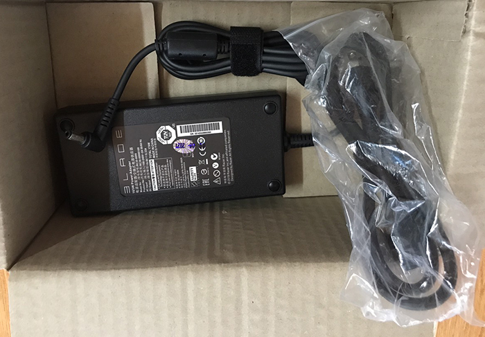 sac-Adapter-Laptop-Razer-19.8V-8.33A-165W-xin-daiphatloc.vn